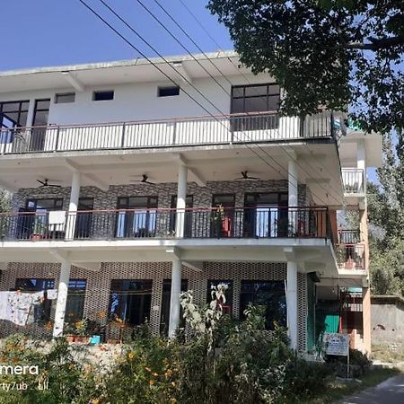 Mohinder & Mohindra Home Stay Bīr エクステリア 写真