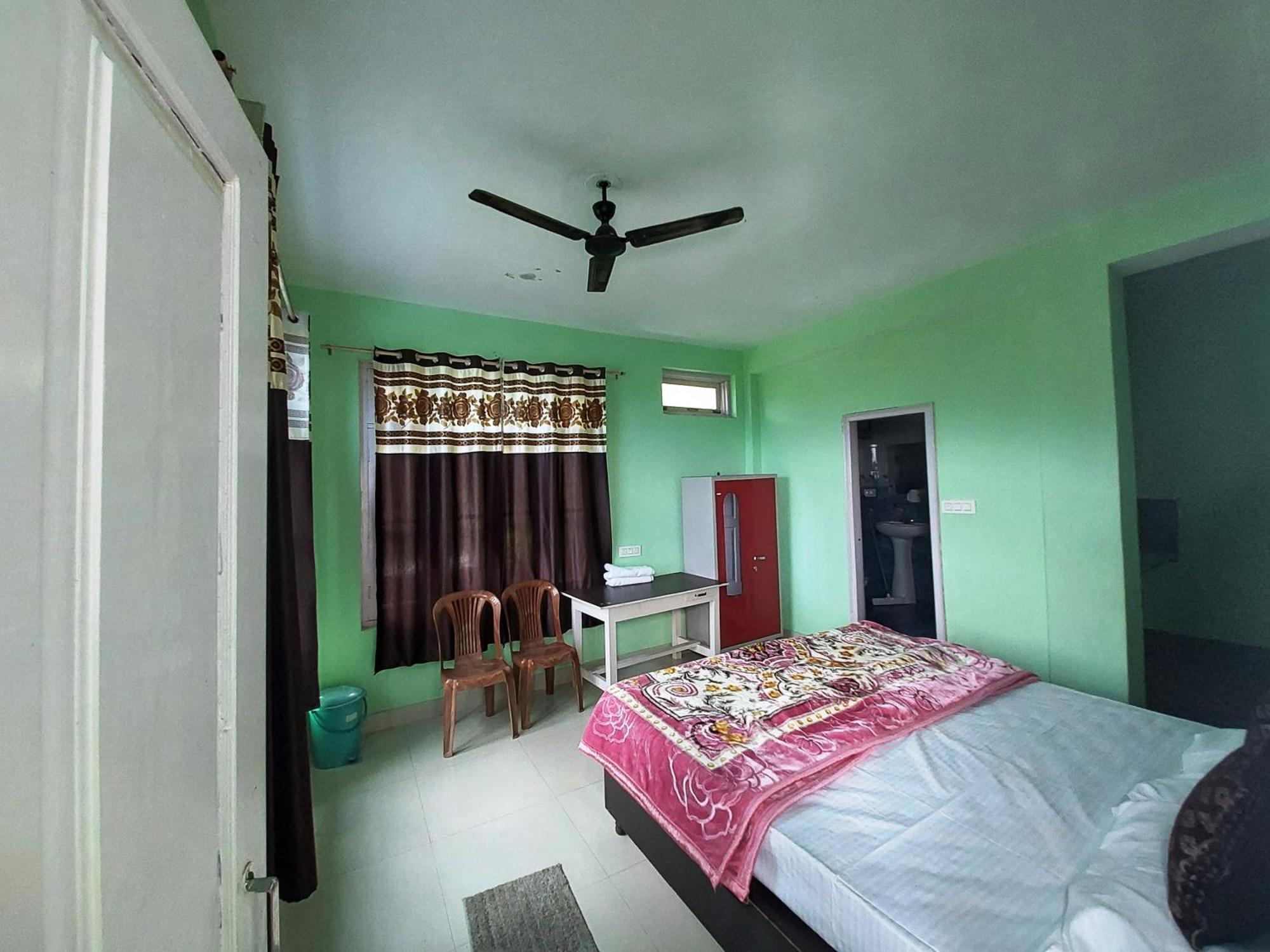 Mohinder & Mohindra Home Stay Bīr エクステリア 写真
