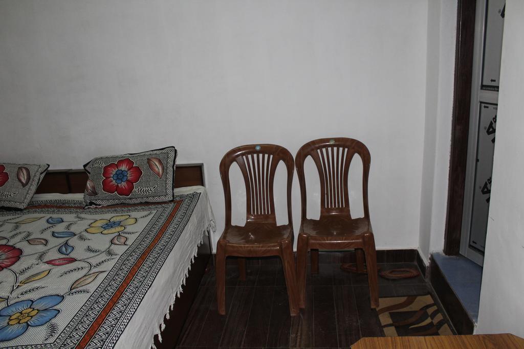 Mohinder & Mohindra Home Stay Bīr エクステリア 写真