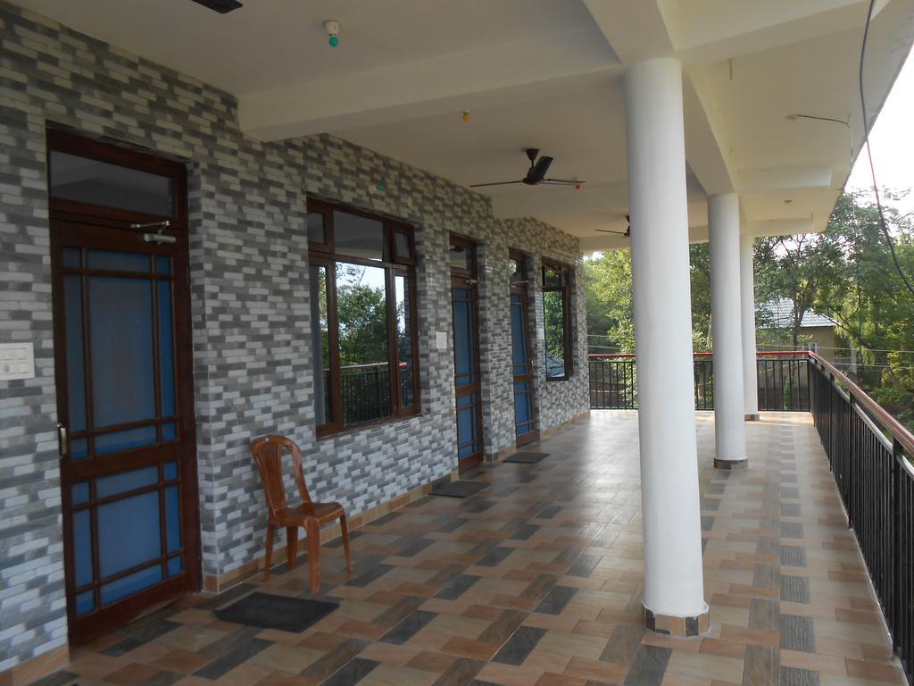 Mohinder & Mohindra Home Stay Bīr エクステリア 写真