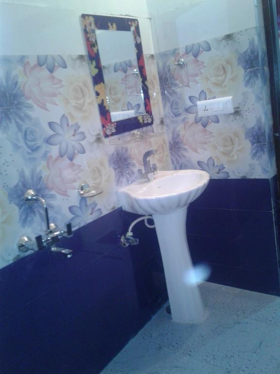 Mohinder & Mohindra Home Stay Bīr エクステリア 写真